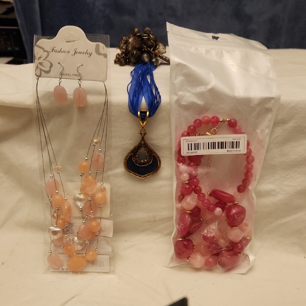 Fashion Jewelry Pink and Peach Necklace Set